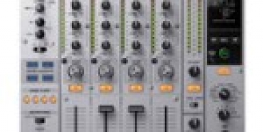 Компания Pioneer предлагает ограниченный выпуск цифрового плейера CDJ-2000 и микшера для ди-джеев DJM-900NEXUS в кристально-белом цвете.